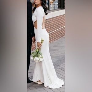 GORGEOUS ✨✨long sleeve open back wedding dress with gem